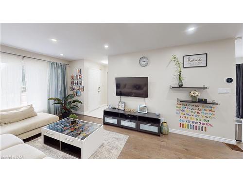 6 Adler Avenue, Hamilton, ON - Indoor Photo Showing Living Room