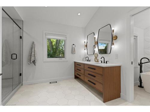 3886 Glenview Drive, Lincoln, ON - Indoor Photo Showing Bathroom