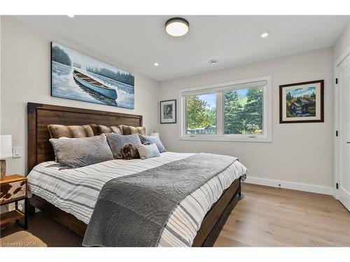 3886 Glenview Drive, Lincoln, ON - Indoor Photo Showing Bedroom