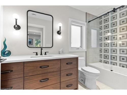 3886 Glenview Drive, Lincoln, ON - Indoor Photo Showing Bathroom