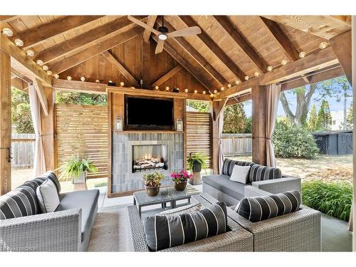 3886 Glenview Drive, Lincoln, ON -  Photo Showing Living Room With Fireplace