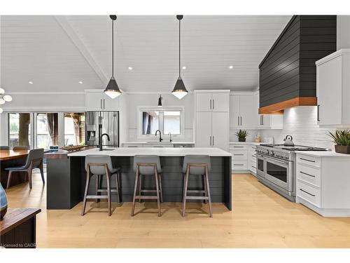 3886 Glenview Drive, Lincoln, ON - Indoor Photo Showing Kitchen With Upgraded Kitchen