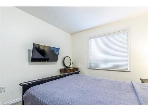 46 Kelso Drive, Caledonia, ON - Indoor Photo Showing Bedroom