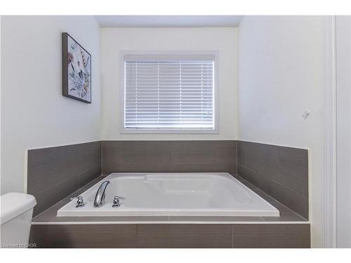 46 Kelso Drive, Caledonia, ON - Indoor Photo Showing Bathroom