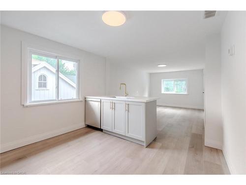 92 Pearl Street S, Hamilton, ON - Indoor Photo Showing Other Room