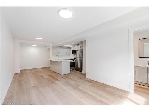 92 Pearl Street S, Hamilton, ON - Indoor Photo Showing Kitchen