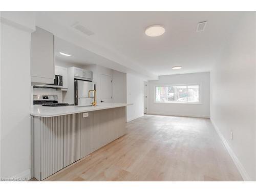 92 Pearl Street S, Hamilton, ON - Indoor Photo Showing Kitchen