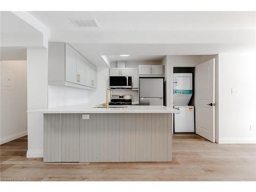 92 Pearl Street S, Hamilton, ON - Indoor Photo Showing Kitchen