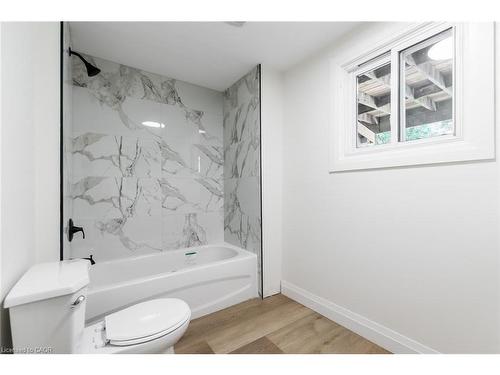 92 Pearl Street S, Hamilton, ON - Indoor Photo Showing Bathroom