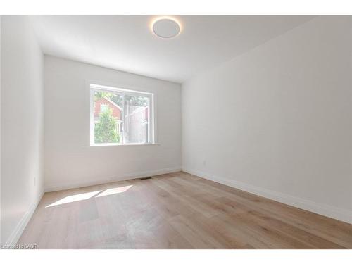 92 Pearl Street S, Hamilton, ON - Indoor Photo Showing Other Room