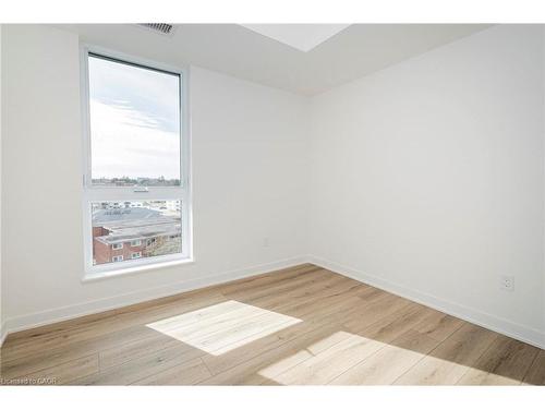 616-312 Erb Street W, Waterloo, ON - Indoor Photo Showing Other Room