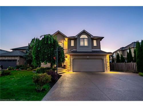 18 Konstantine Court, Hamilton, ON - Outdoor With Facade