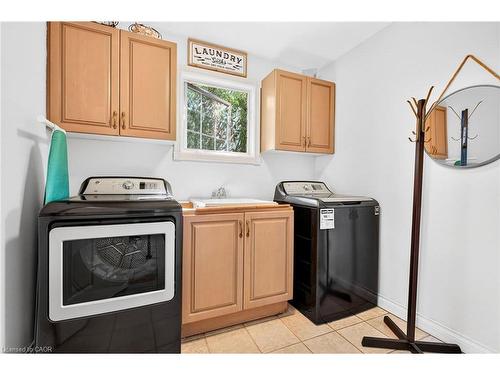 18 Konstantine Court, Hamilton, ON - Indoor Photo Showing Laundry Room