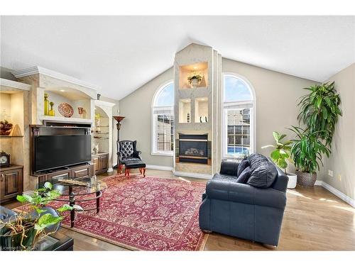 18 Konstantine Court, Hamilton, ON - Indoor Photo Showing Living Room With Fireplace