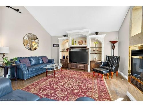 18 Konstantine Court, Hamilton, ON - Indoor Photo Showing Living Room With Fireplace