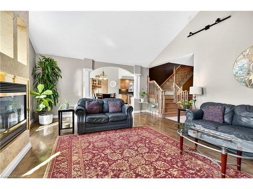 18 Konstantine Court, Hamilton, ON - Indoor Photo Showing Living Room With Fireplace
