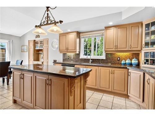 18 Konstantine Court, Hamilton, ON - Indoor Photo Showing Kitchen