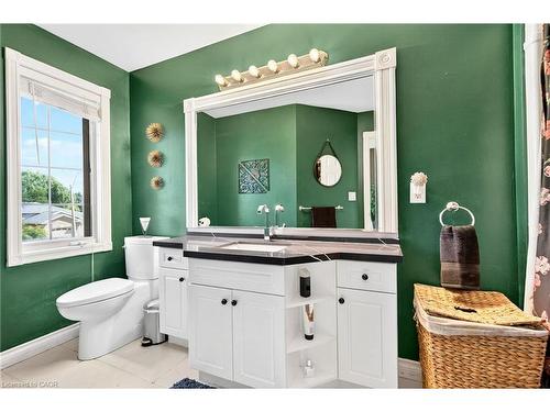 18 Konstantine Court, Hamilton, ON - Indoor Photo Showing Bathroom