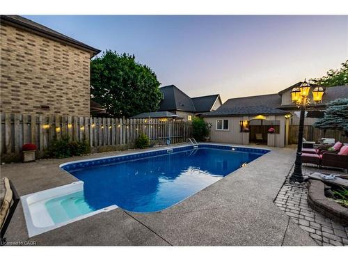 18 Konstantine Court, Hamilton, ON - Outdoor With In Ground Pool With Backyard