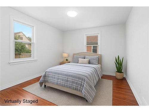 300 East 32Nd Street, Hamilton, ON - Indoor Photo Showing Bedroom
