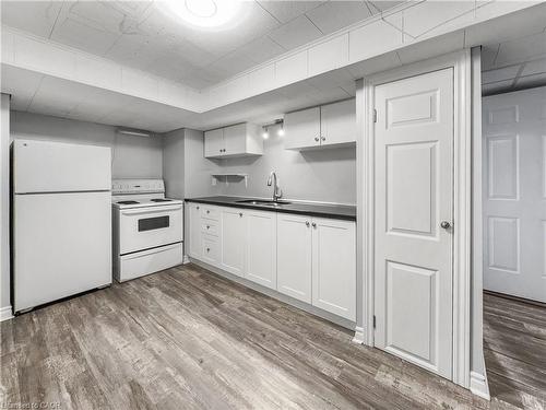 300 East 32Nd Street, Hamilton, ON - Indoor Photo Showing Kitchen