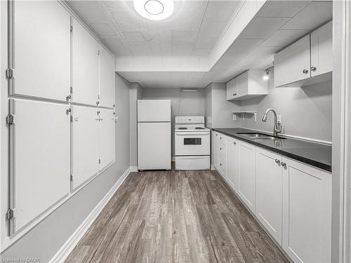 300 East 32Nd Street, Hamilton, ON - Indoor Photo Showing Kitchen