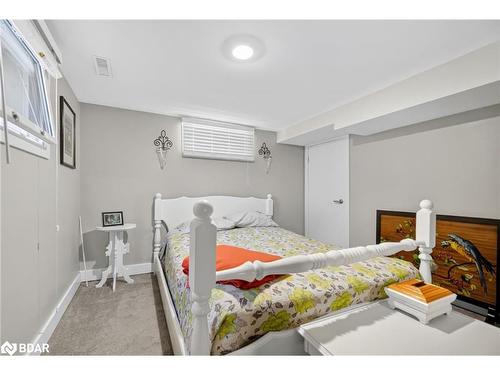364 Beachwood Avenue, London, ON - Indoor Photo Showing Bedroom