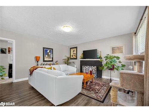 364 Beachwood Avenue, London, ON - Indoor Photo Showing Living Room