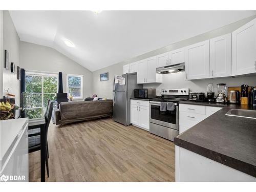 364 Beachwood Avenue, London, ON - Indoor Photo Showing Kitchen