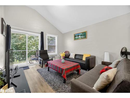 364 Beachwood Avenue, London, ON - Indoor Photo Showing Living Room