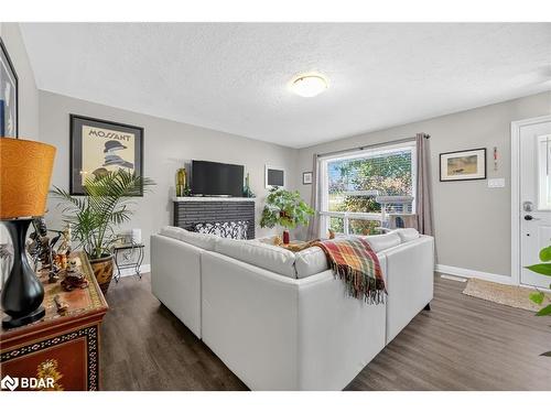 364 Beachwood Avenue, London, ON - Indoor Photo Showing Living Room