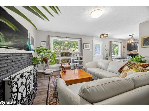364 Beachwood Avenue, London, ON - Indoor Photo Showing Living Room