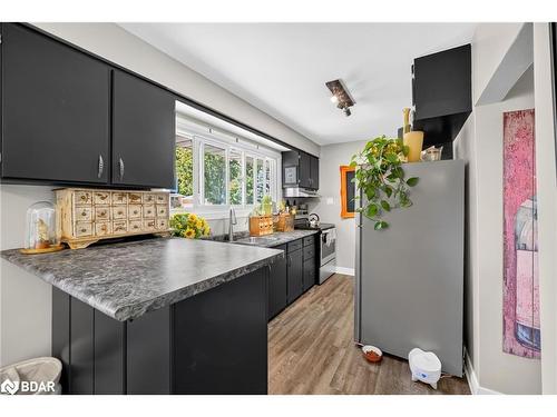 364 Beachwood Avenue, London, ON - Indoor Photo Showing Kitchen