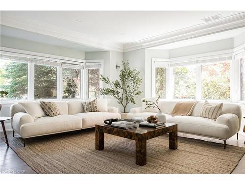 3 Oakwood Place, Hamilton, ON - Indoor Photo Showing Living Room