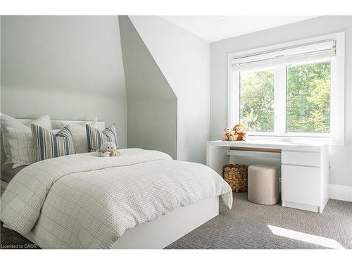 3 Oakwood Place, Hamilton, ON - Indoor Photo Showing Bedroom