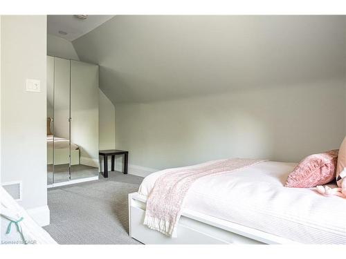 3 Oakwood Place, Hamilton, ON - Indoor Photo Showing Bedroom