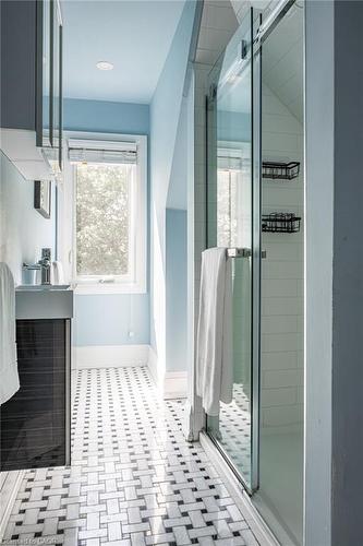 3 Oakwood Place, Hamilton, ON - Indoor