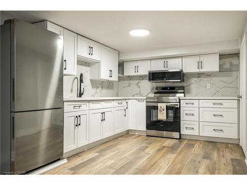 3 Oakwood Place, Hamilton, ON - Indoor Photo Showing Kitchen
