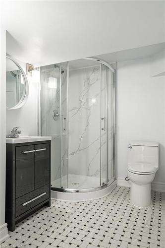 3 Oakwood Place, Hamilton, ON - Indoor Photo Showing Bathroom