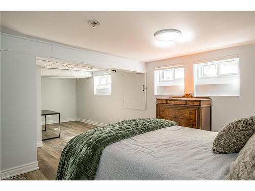 3 Oakwood Place, Hamilton, ON - Indoor Photo Showing Bedroom