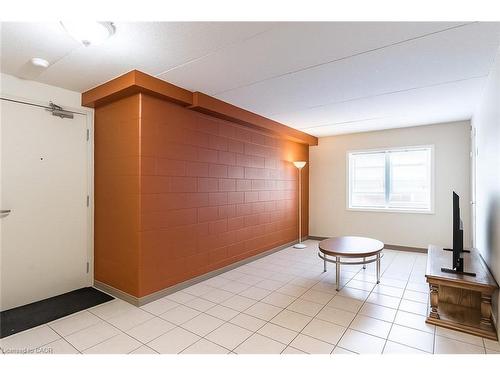 301-261 Lester Street, Waterloo, ON - Indoor Photo Showing Other Room