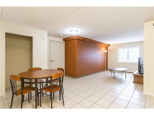 301-261 Lester Street, Waterloo, ON - Indoor