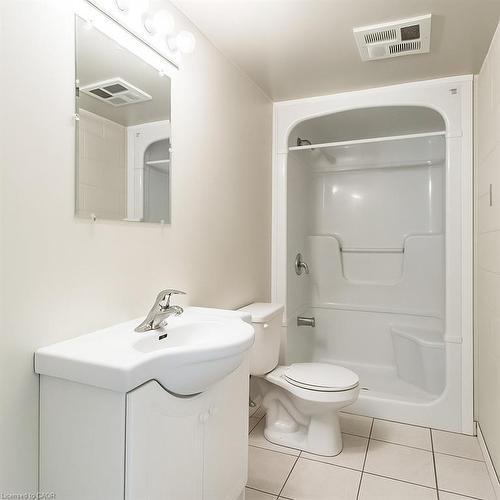 301-261 Lester Street, Waterloo, ON - Indoor Photo Showing Bathroom