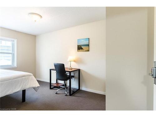 301-261 Lester Street, Waterloo, ON - Indoor Photo Showing Bedroom