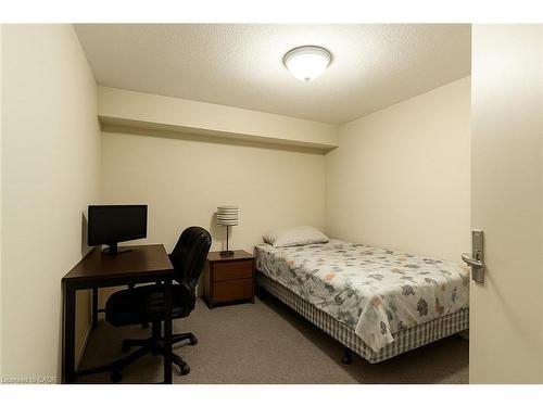 301-261 Lester Street, Waterloo, ON - Indoor Photo Showing Bedroom