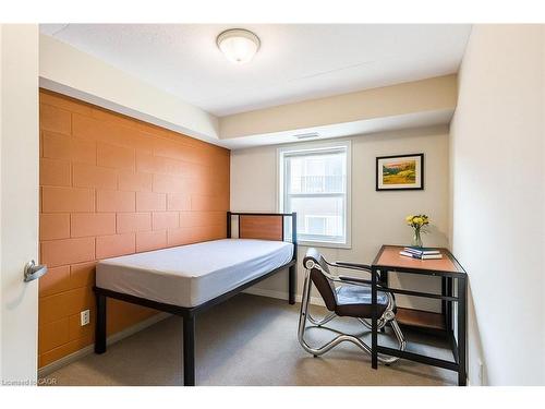 301-261 Lester Street, Waterloo, ON - Indoor