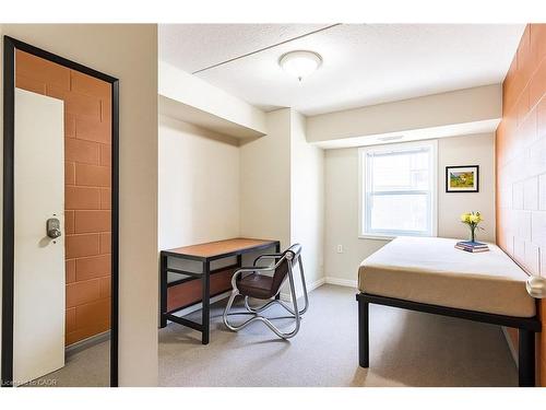 301-261 Lester Street, Waterloo, ON - Indoor Photo Showing Other Room