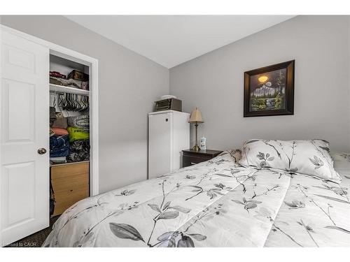 331 East 42Nd Street, Hamilton, ON - Indoor Photo Showing Bedroom