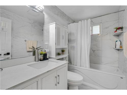 539 Parkview Crescent, Cambridge, ON - Indoor Photo Showing Bathroom