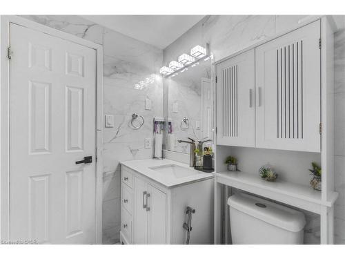 539 Parkview Crescent, Cambridge, ON - Indoor Photo Showing Bathroom